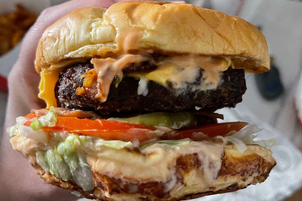 Arby s Deluxe Wagyu Steakhouse Burger Taste Test Thrillist 56 OFF