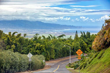 winding road leading to the ocean in kahului, hawaii