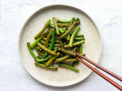 stir-fried garlic scapes