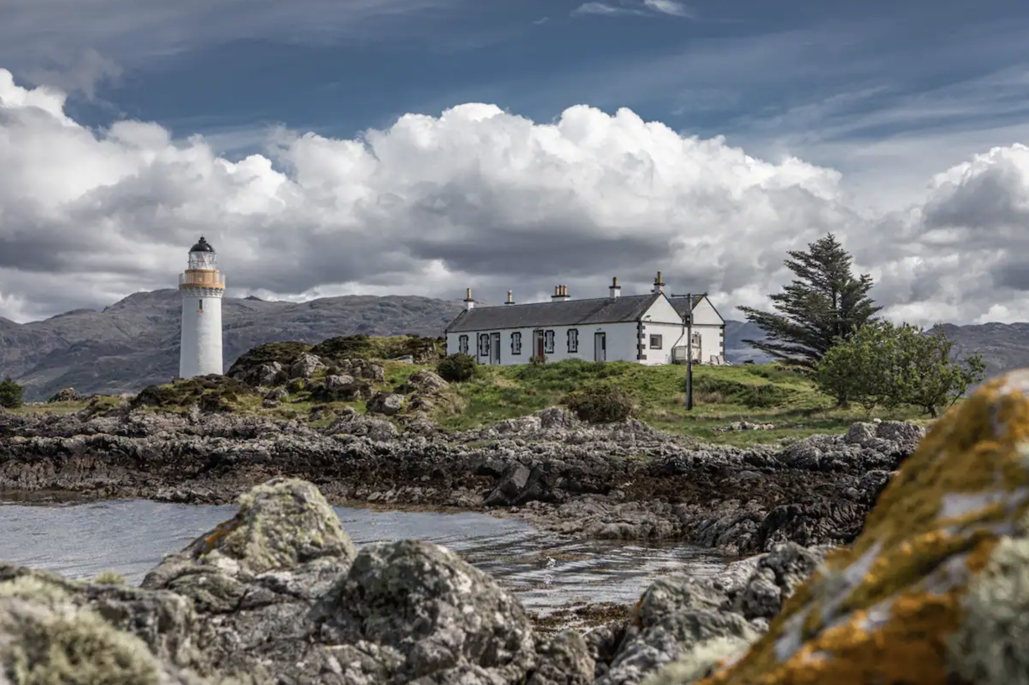 9 Amazing Lighthouses Around the World You Can Book Through Airbnb Right Now