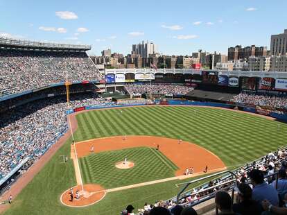 Marcus Samuelsson tours NYC eats with past Yankees in new show