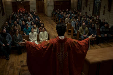 midnight mass church, hamish linklater in midnight mass