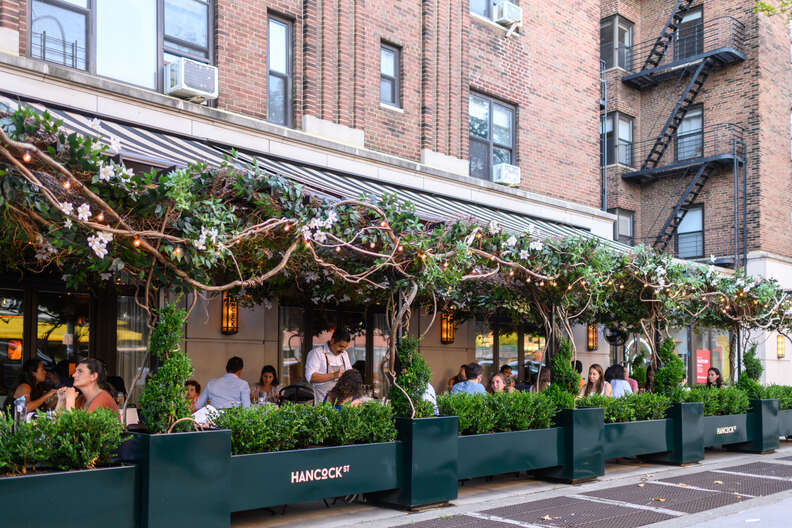 outdoor seating restaurants nyc