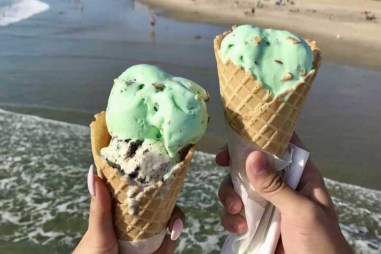 Cow-A-Bunga Ice Cream & Coffee