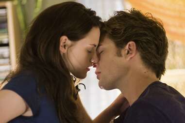 kristen stewart and robert pattinson in twilight breaking dawn