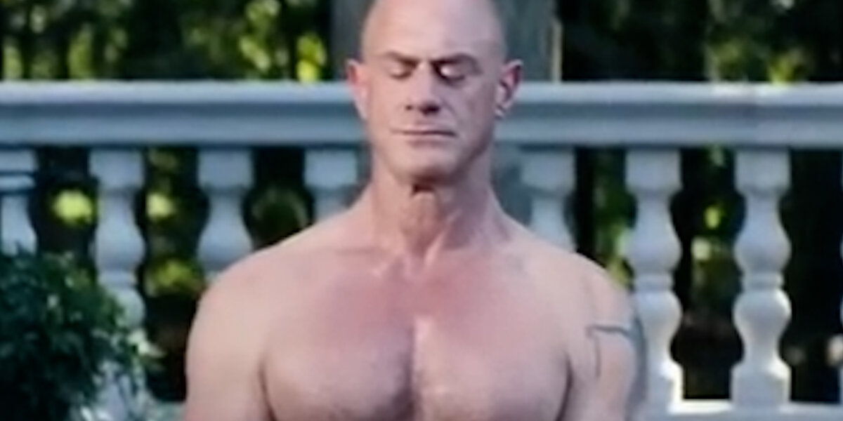 Watch Chris Meloni Bares It All In New Peloton Ad Nowthis 