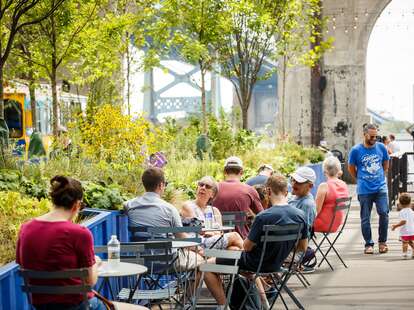 How is the restaurant on Waterfront Park still empty?