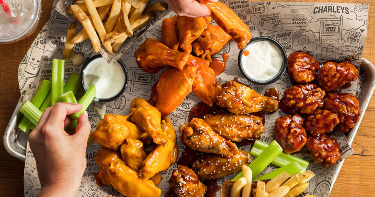 Pluckers - 10 Wing Combo - Order Online