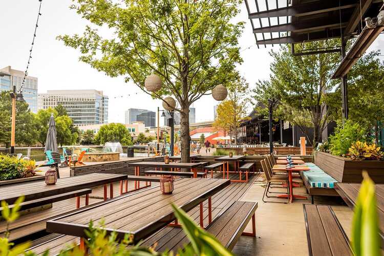 Best Waterfront Dining in Dallas: Outdoor Restaurants & Bars for Summer -  Thrillist