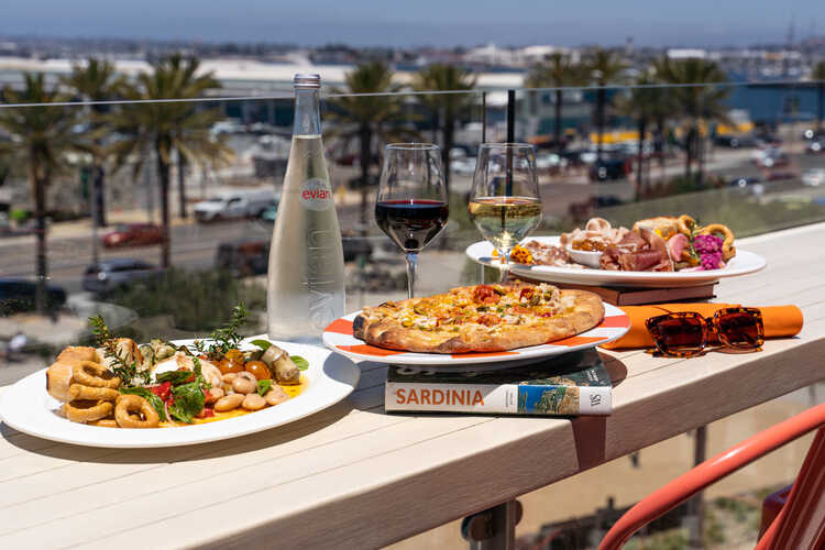 Best Seafood Restaurants in San Diego: Oceanfront Spots to Eat At Now -  Thrillist