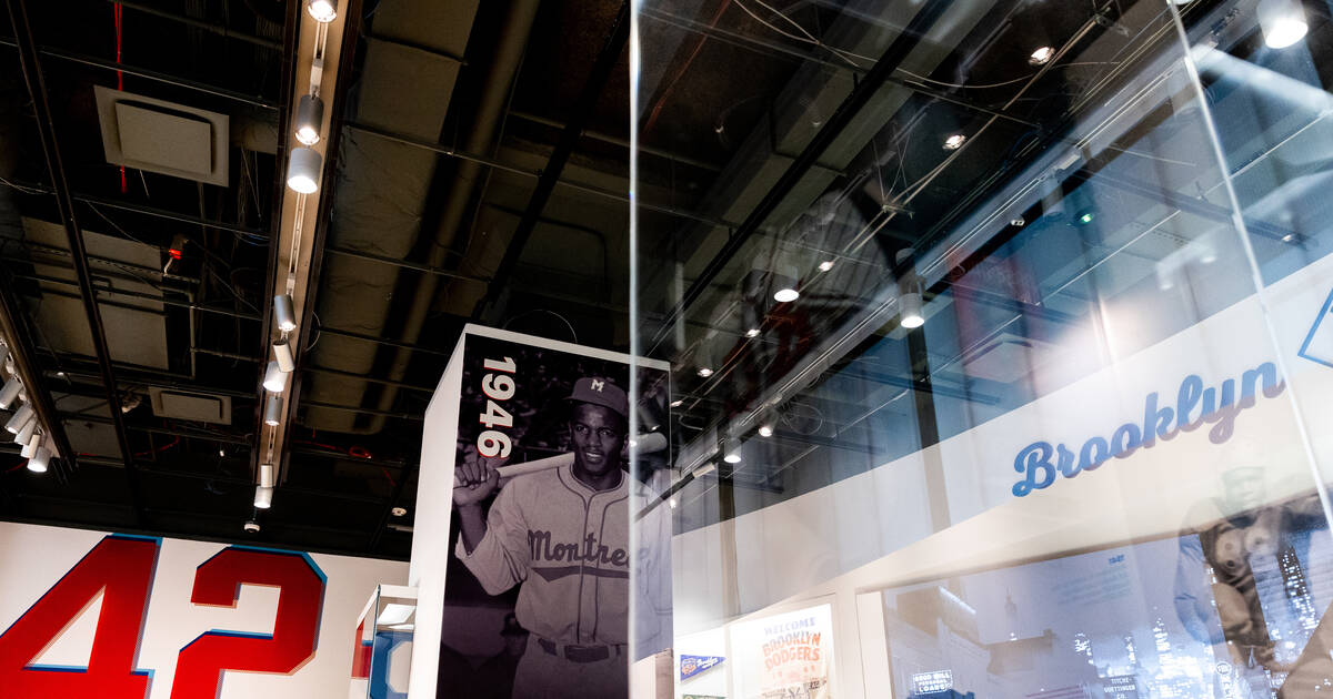 Jackie Robinson - Canadian Baseball Hall of Fame and Museum