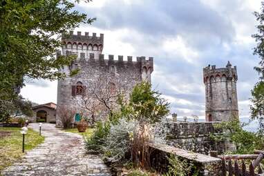 20 Castles For Rent on Airbnb in the US and Europe - Thrillist