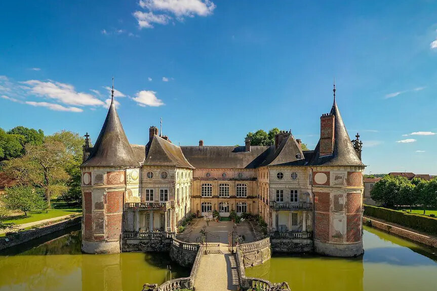 20 Stunning Castles You Can Rent on Airbnb in &amp; Out of the U.S.