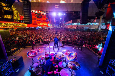 Thousands flocking to Las Vegas for 'I Heart Radio' music festival