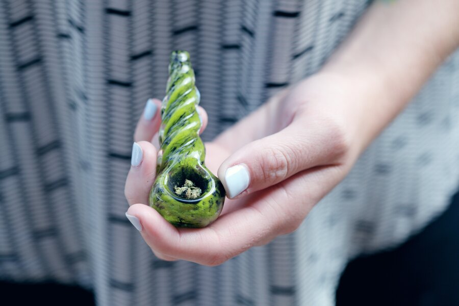 How to Clean a Glass Pipe in 5 Easy Steps