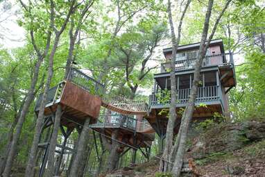 Maine treehouse with a hot tub