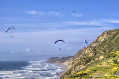 Paragliders at Mussel Rock