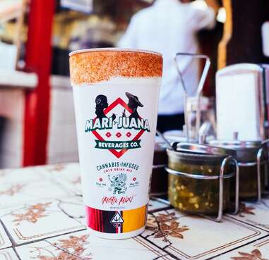 Mari y Juana michelada