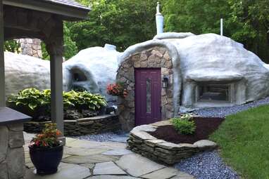 vermont hobbit house airbnb
