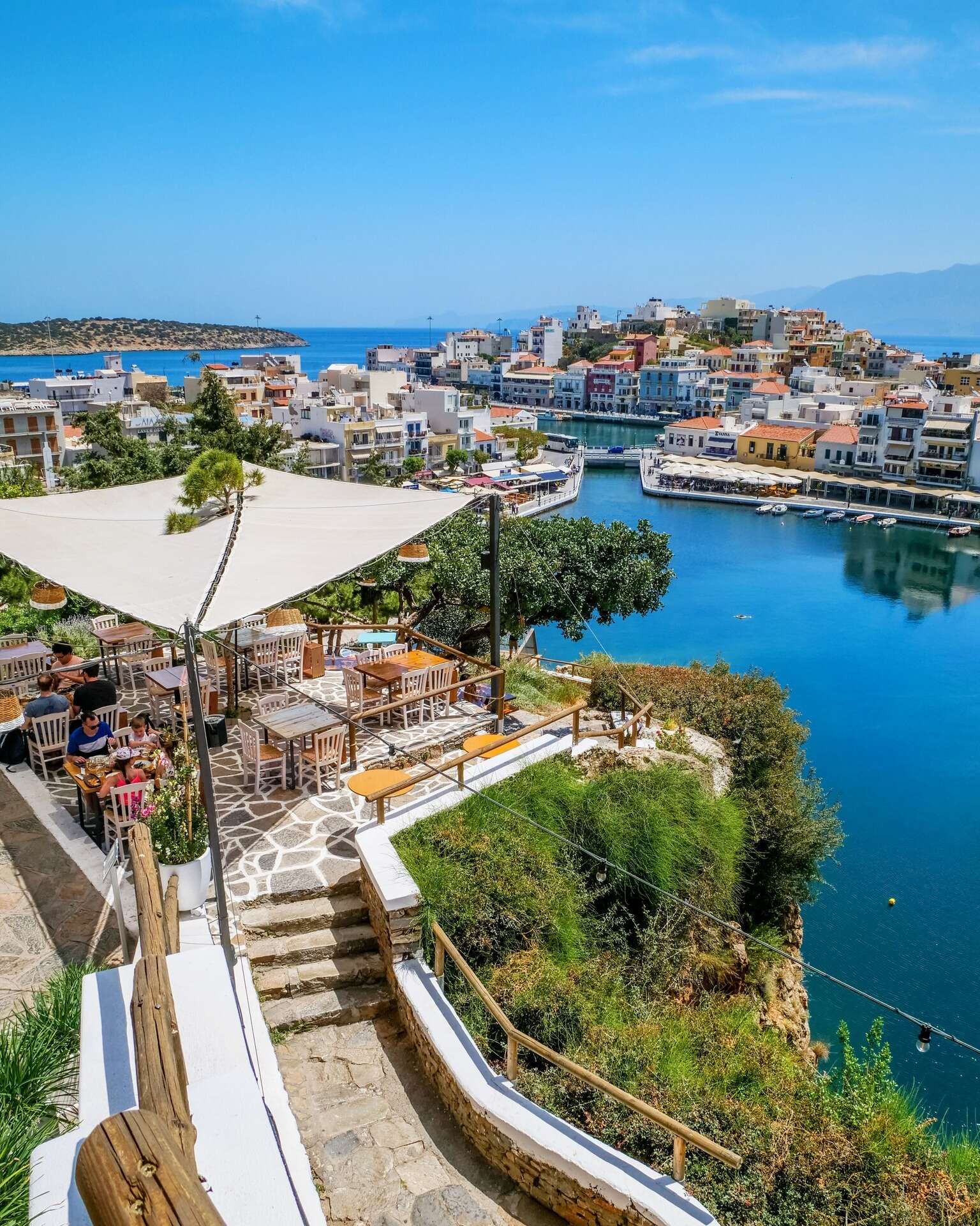 restaurant overlooking water