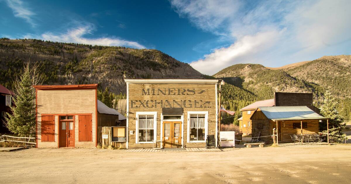 Ghost Towns of America - mapped and photographed