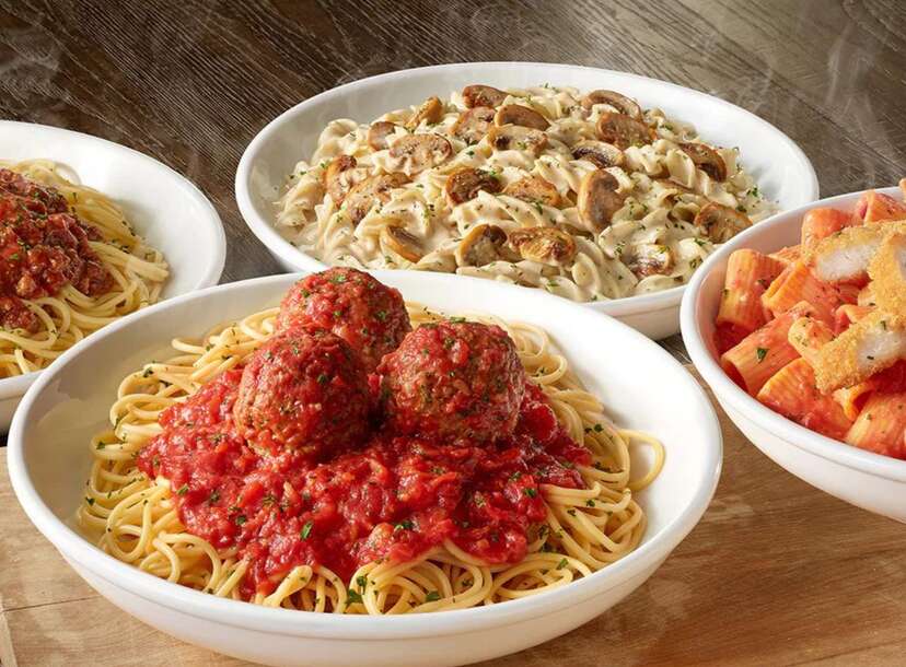 Olive Garden Added a Meatball Pizza Bowl to Its Menu
