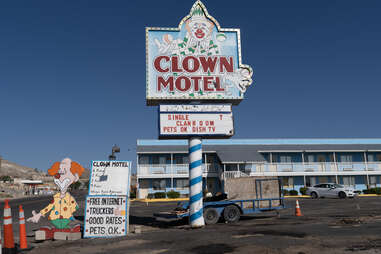 Clown Motel sign