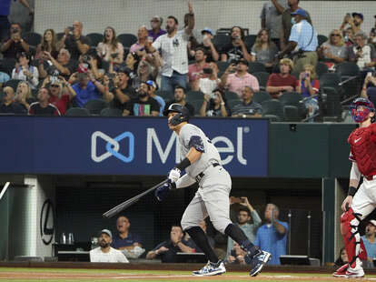 Aaron Judge has the ball of his 60th HR this season, the fan gave