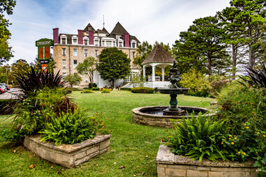 crescent hotel surrounded by courtyard
