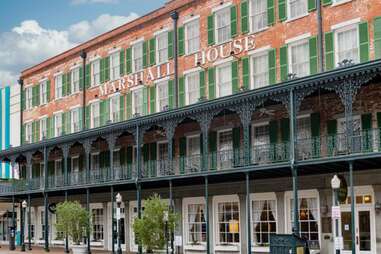 exterior of the marshall house, savannah, georgia