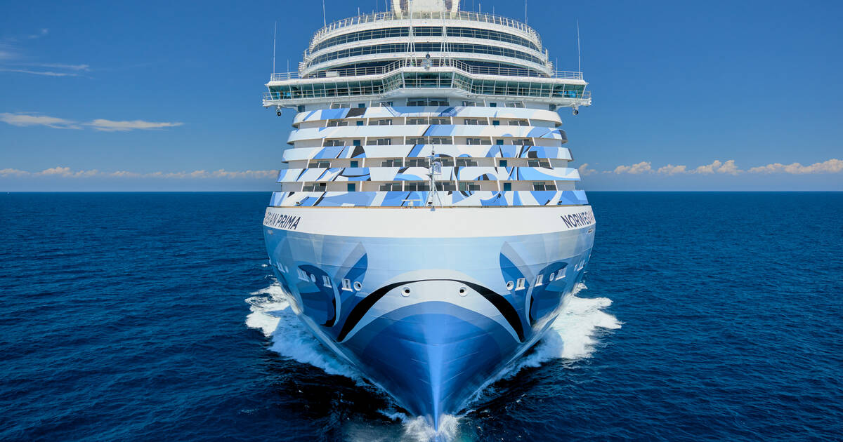Port vs. Starboard, Bow vs. Stern, and Forward vs. Aft: How to Find Your  Way Around a Cruise Ship