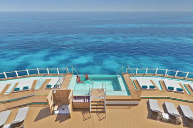 cruise pool deck