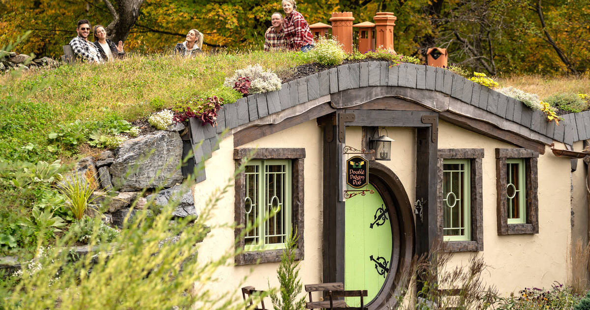 Visit a California Hillside House Rooted in Nature