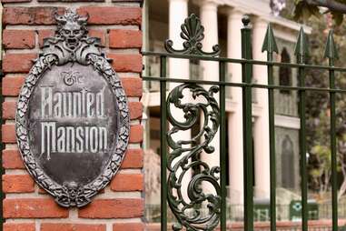 Haunted Mansion Disneyland entrance