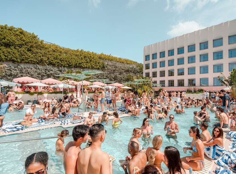 Best Summer Pool Parties: Fontainebleau - World Red Eye