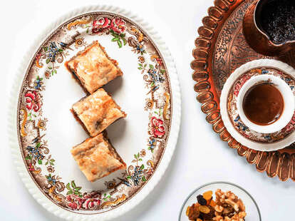 baklava with tea