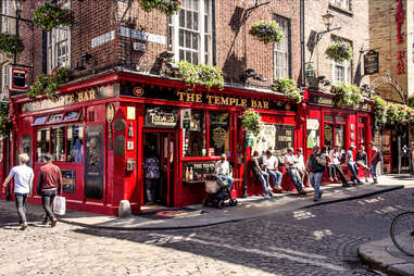outside the famous Irish pub The Temple Bar