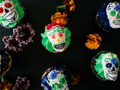 dia de los muertos skull decorations