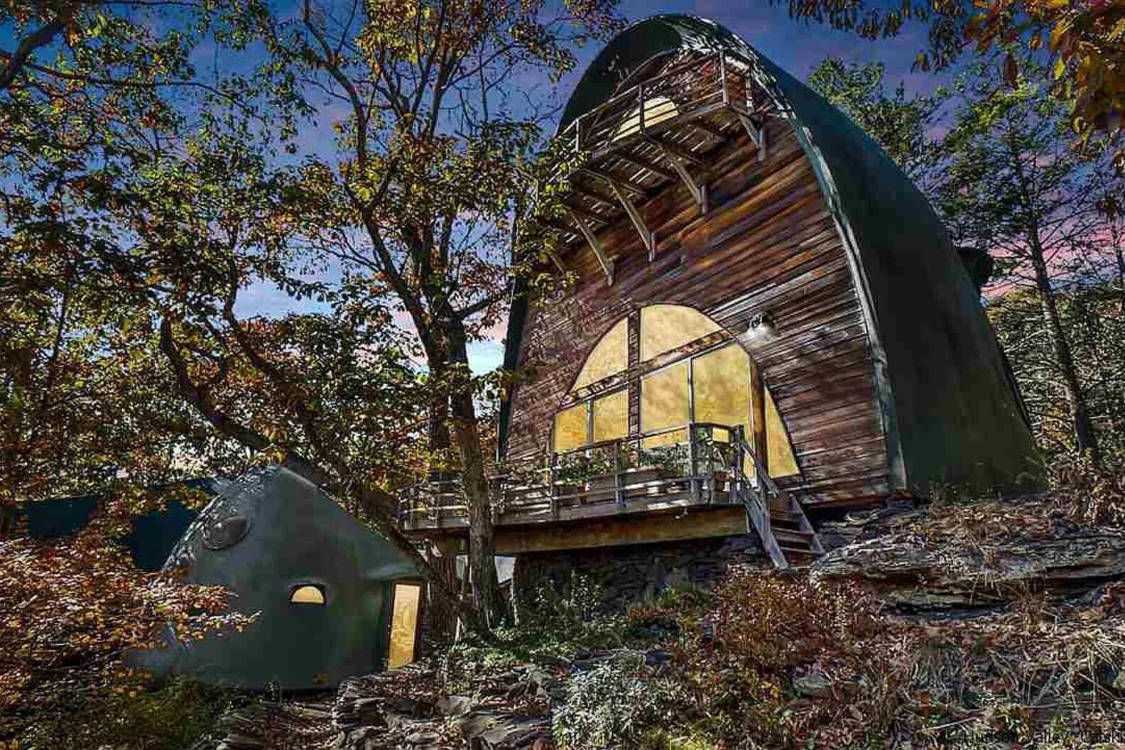 Take a Look Inside This Trippy 'Curved Space' Home for Sale in Upstate