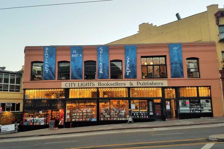 A pop-up bookstore on Chicago's West Side offers pay what you can