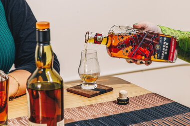 heaven’s door bourbon pour