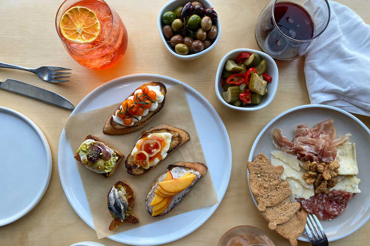 Crafting the Perfect Urban Happy Hour Experience: A Guide - Planning Delicious Food Offerings
