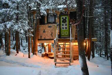 Lovely Treehouse in the Woods next to Stream