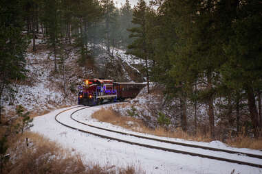 train coming around bend