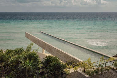 La Casa de la Playa infinity pool