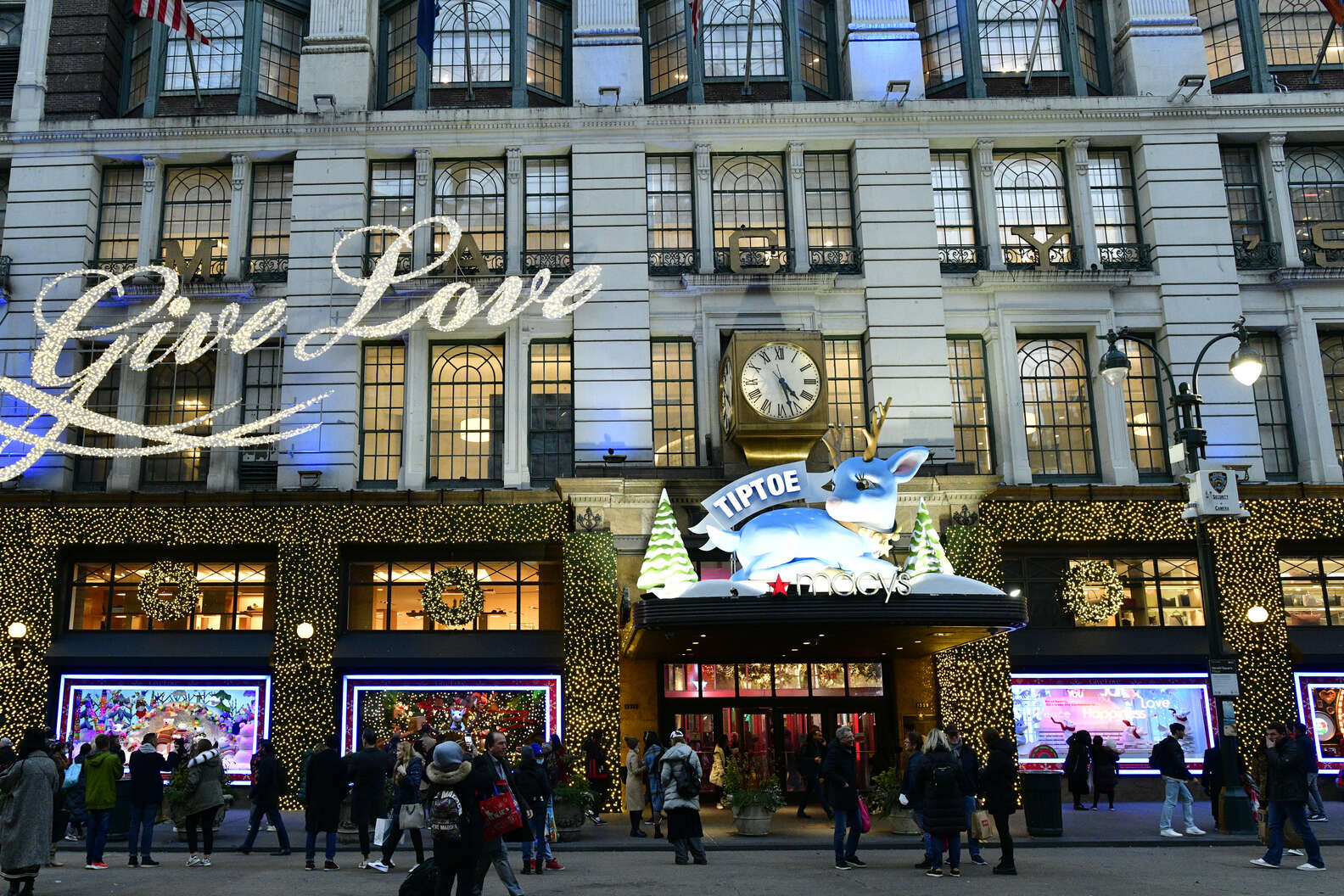 Take a Look at This Year’s Iconic Macy’s Holiday Windows in NYC | Thrillist