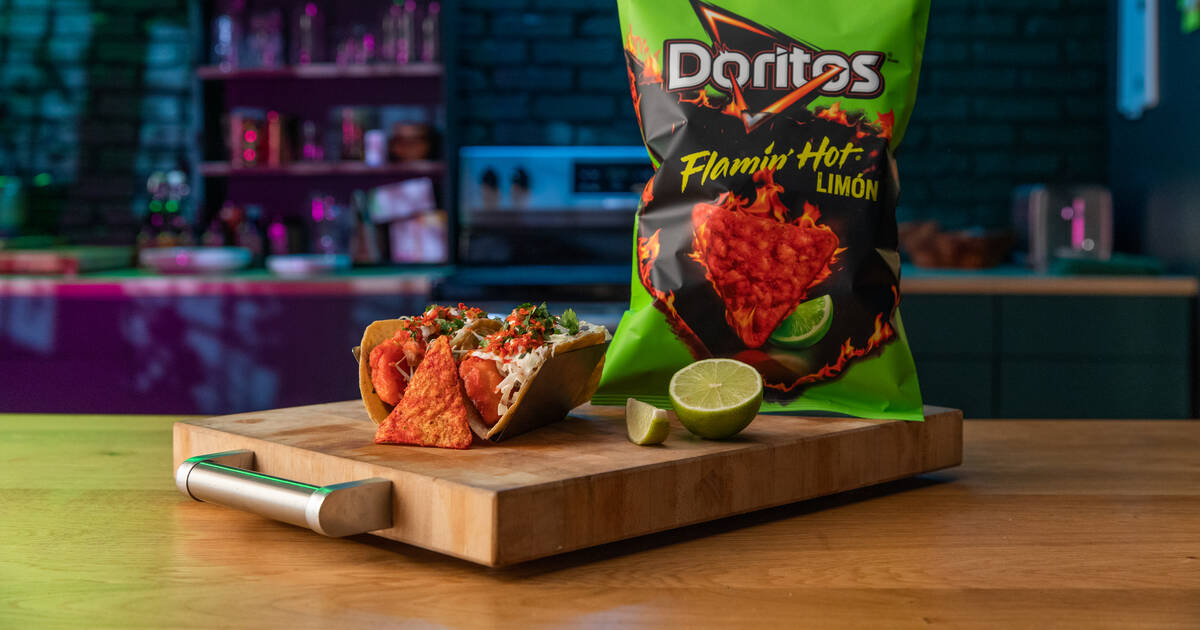 CRUNCHY DORITOS® FLAMIN' HOT® LIMÓN BAJA FISH TACOS