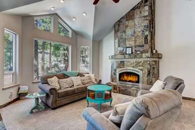 Luxury 5 bedroom with Chef's Kitchen, Pool Table, Hot Tub