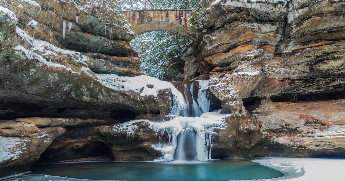 devil's bathtub hocking hills state park