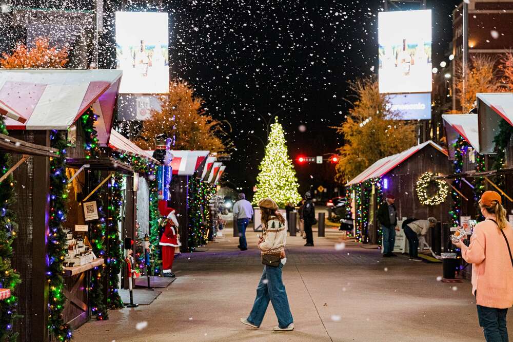 Tallest Indoor Christmas Tree in America Returns to Galleria Dallas this  Holiday Season